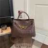 Bolso tejido transfronterizo, bolso de gran capacidad para mujer, nuevo bolso de mano casual vintage para el día a día 2026, bolso de hombro tipo tote grande