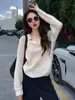 Camisa polo de tricô vazada estilo francês para mulheres, adequada para outono e inverno, com um estilo old money de alta qualidade, chique, único e descontraído, apresentando uma gola reversa