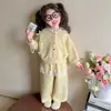 Conjunto con Capucha de Encaje para Niñas Otoño 26 Nuevo Estilo Conjunto de Otoño para Niños Sudadera Elegante Pantalones Casuales Conjunto de Dos Piezas para Niñas