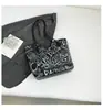 Bolsa Tote de Mão com Grafite para Mulheres Nova Coleção Primavera/Verão 2026 Bolsa de Ombro Casual Grande Capacidade Bolsa de Axila Bolsa Transversal