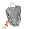 Camiseta de malha cinza de manga longa slim fit para mulheres, verão 2026, gola V, estilo discreto e sofisticado, top chique de alta qualidade