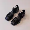 Versión de Cuero Suave de Sandalias Romanas Retro, Nuevo Estilo de Verano Zapatos Planos de Tacón Bajo Jaula de Cerdo, Sandalias Romanas Huecas Casuales de Punta Cerrada
