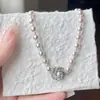 Collar de Perlas Camelia Francesa para Mujer Lujo Ligero Sentido de Diseño de Nicho Cadena para Clavícula Temperamento Suave Temperamento Versátil Collares