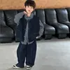 Conjunto de outono em jeans para meninos, estilo primavera e outono, novo modelo 2026, popular este ano, legal e estiloso para meninos mais velhos no outono