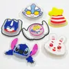 En Stock Dibujos Animados Infantiles Stitch Iluminado Marca de Moda Etiqueta de Plástico Sello de Goma 3D Insignia Impermeable Accesorios Textiles