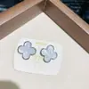 Pendientes de Trébol de Cuatro Hojas Negros 2025 Nuevo Diseño de Nicho Pendientes de Estilo Minimalista de Lujo Ligero Pendientes de Alta Gama