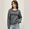 Novo suéter versátil com padrão de losangos para outono e inverno para mulheres, adequado para usar por dentro e por fora, top de malha de manga comprida estilo college britânico