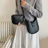 Bolso de hombro de alta gama, moderno y sin esfuerzo chic para llevar debajo del brazo, nueva colección 2026, bolso de hombro casual de nicho, versátil para el trabajo y el uso diario, estilo bandolera
