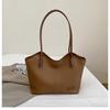 Bolso de mano retro europeo y americano 2025 de gran capacidad, estilo coreano, nuevo, informal, para llevar debajo del brazo, sencillo y moderno.
