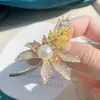 Broche Hoja de Arce para Comercio Transfronterizo, Exquisito y Elegante, Gama Alta, Pin para Traje de Lujo Ligero, Corsage de Perla y Pedrería al por Mayor