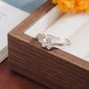 Anillo de Trébol de Cuatro Hojas Cruzado Estilo Coreano Exclusivo Diseño de Lujo Ligero de Nicho Anillo de Gama Alta Mariposa Hoja Venta al por Mayor Europea y Americana