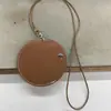 Nuevo collar con clip para gafas y colgante redondo de cordón de cuero para mujer, cadena para suéter de diseño único, accesorio versátil para el día a día al por mayor