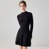 Elegante y estiloso vestido de punto 100% cachemir puro para mujer, de cuello semi-alto, longitud media, corte ajustado, que ciñe la cintura, adelgazante.