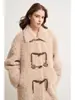 Abrigo largo casual de gamuza y borrego de corte holgado con botones de cuerno para mujer, Otoño/Invierno 2026