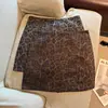 Tiro real 2026 Otoño/Invierno Retro Americano Chica Picante Estampado de Leopardo Ante Felpa Ajustado al Cuerpo Ceñido a las Caderas Falda Corta Anti-exposición