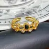 Anel Retro Acessível de Luxo de Alta Gama para Mulheres, Série Vintage Dourada Esmalte Gotejamento de Óleo Zircônia Anel Aberto