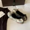 Impresionantes zapatos planos pequeños estilo francés de suela blanda 2026 nuevos, zapatos de cuadros estilo abuela, zapatos de cuero suave para otoño e invierno con lazo