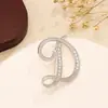 Broche Alfabeto de 26 Letras Estilo Europeu e Americano, Alfinete Elegante e Estiloso, Liga de Zinco com Strass, Broche Chique, Atacado Transfronteiriço