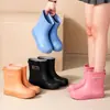 Botas de Lluvia de Moda para Mujer para Exteriores, Antideslizantes, Impermeables, Botas de Lluvia Engrosadas, Calzado Exterior para Cocina y Lavado de Autos, Zapatos de Goma de Caña Media, Lindos