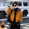Chaqueta de Algodón Falsa de Dos Piezas para Niños con Forro Polar, Engrosada, Nueva Moda Invierno 2026 Chaqueta Infantil, Ropa de Invierno para Bebé Abrigo de Algodón Moderno