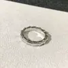 Anillo Hueso de Serpiente Baojia para Mujer, Versión Alta, Superficie Lisa, Chapado en Oro Rosa de 18 Quilates con Diamantes, Par de Anillos de Lujo Accesible de Moda con Diamantes Completos para Entrega