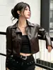 Jaqueta de lapela cool e chique estilo americano com um toque de alta moda para mulheres, adequada para o trajeto, jaqueta curta retrô para mulheres baixinhas