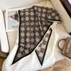 Pañuelo de Cabeza Retro Hot Girl para Mujer, Bufanda Triangular de Moda Primavera y Verano, Bufanda Decorativa Versátil de Seda Artificial, Pañuelo para el Cuello, Tendencia de Top Tubo