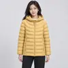 Pinghu Chi Nuevo 90 Pluma de Pato Blanco Nuevo Estándar Nacional Chaqueta Ligera de Plumas con Capucha Desmontable Color Sólido Casual para Mujer