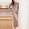 Estilingue com decote em V 100 vestido de malha de lã pura longo versátil confortável amigo da pele interior das mulheres outono e inverno novo