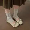 Sapatos Baixos Retro com Rebites Femininos 2026 Outono Novo Bico Redondo Fundo Plano Fivela Slip-on Sapatos Mary Jane
