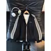 Chaqueta retro americana con patrón de espinas y cuello alto, chaqueta de béisbol de diseño otoñal para hombre, prenda exterior de corte limpio con tres rayas