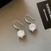 Pendientes de botón con circonita plateada brillante Pendientes colgantes para mujer Temperamento de lujo ligero Pendientes de alta gama Diseño de nicho Joyería para orejas de moda versátil