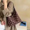Bolsa Feminina Simples de Grande Capacidade Casual 2026 Novo Outono Início Bolsa de Ombro Leve para o Dia a Dia Bolsa Tote de Bolinhas Bolsa de Ombro