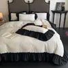 Juego de colcha de cuatro piezas de estilo francés, romántico y de alta gama, con encaje grande, gasa de doble capa y diseño jacquard en relieve, que incluye una cubierta de cama de tres piezas estilo princesa