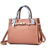 Bolsa Vermelha de Mamãe 2025 Nova Bolsa da Moda Bolsa de Casamento Couro PU Grande Capacidade Ombro Único Transversal Moderna