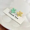 Pendientes de Flor Dopamina Estilo Coreano para Mujer, Estilo Vacacional, Pendientes de Botón Coloridos Asimétricos Color Block, Pendientes Versátiles Nuevos 2026
