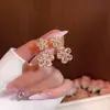 Brincos de Tarraxa Flor Rosa com Microincrustação de Zircônia Super Brilhantes Estilo Floresta para Mulheres, Luxo Leve Exquisito com um Toque de Alto Padrão, Brincos Únicos e Bonitos