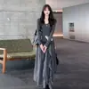 Vestido Largo de Manga Larga con Patchwork de Color Sólido, Cinta Plisada para Otoño e Invierno para Mujer, Elegante Decoración Tridimensional, Vestido Largo de Línea A que Ceñe la Cintura, Transfronterizo