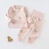 Conjunto de ropa de otoño para bebé, algodón puro, parte superior e inferior separadas, calidad Clase A, cintura alta, con tirantes en los hombros y con diseño de entrepierna abierta para abrigar