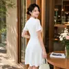 Vestido de Punto de Lujo con Diseño Hueco de Ola y Cuello en V, Elegancia Francesa para la Alta Sociedad, Cintura Ceñida, Vestido Midi de Corte A, Gama Alta