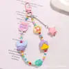 Nuevo Colgante de Llavero Acrílico con Recubrimiento de Color de Doble Cara con Forma de M Cadena de Perlas Estilo Dopamina Accesorios para Funda de Auriculares