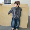 Conjunto de tres piezas de chaleco de punto y camisa para niño para primavera y otoño, nuevo conjunto otoñal estilo preppy coreano para niños 2026
