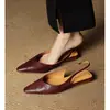 Primeiro Encontro Temporada Sandálias Baixas Planas Femininas 2026 Verão Bico Fino Hepburn Business Sem Costas Sapatos de Salto Único