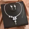 Estilo Lujo Ligero Conjunto de Collar y Pendientes de Mariposa Flor Gota de Agua con Circonita Pendientes Elegantes de Gama Alta de Nicho Personalizados para Mujer