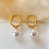Pendientes largos ovalados chapados en oro para mujer, estilo St Family, con perlas sintéticas de imitación, estilo retro, con hebilla en la oreja