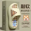 Pantuflas de mujer con bloques de color para el verano de 2026, nuevas sandalias lindas de dibujos animados de EVA para interior, hogar, baño, antideslizantes para mujer