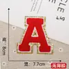Patches de Tecido Bordados no Atacado, Emblemas Bordados em Computador, Letras Bordadas em Toalha Vermelha com Borda Dourada, Patches Decorativos não Adesivos para Roupas