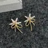 Brincos de Zircônia com Fogo de Artifício Tridimensional Cintilante, Brincos Florais Estilo Francês de Luxo Leve, Brincos da Moda de Alto Padrão para Noite