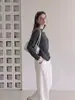 Elegante blusa de tricô com gola halter ombro a ombro e mangas compridas para mulheres, versátil e fashion, modeladora e valoriza a silhueta, adequada para usar no outono e inverno