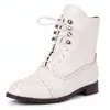 Botas de montaria versáteis de salto médio e quadrado para tamanhos grandes para outono e inverno, botas de corte baixo com bico redondo, botas femininas de couro com cadarço de cor sólida para comércio exterior
